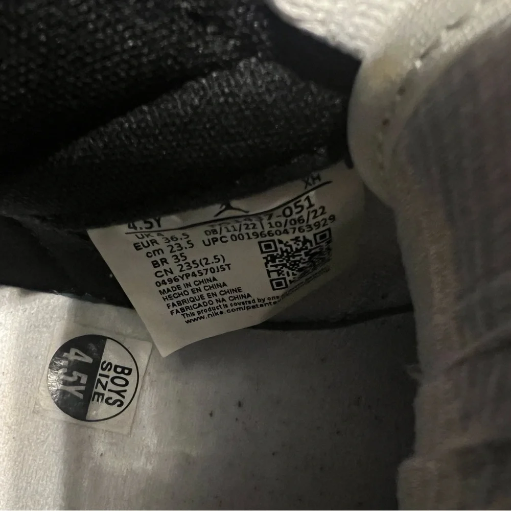 Nike Air Jordan 1 / youth size 4.5 / gray suede and white - Picture 5 of 6